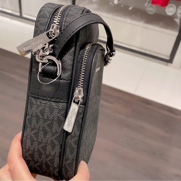 Michael Kors Jet Set Travel Flight Medium Logo Crossbody Bag in black signature - Picture 2 of 11